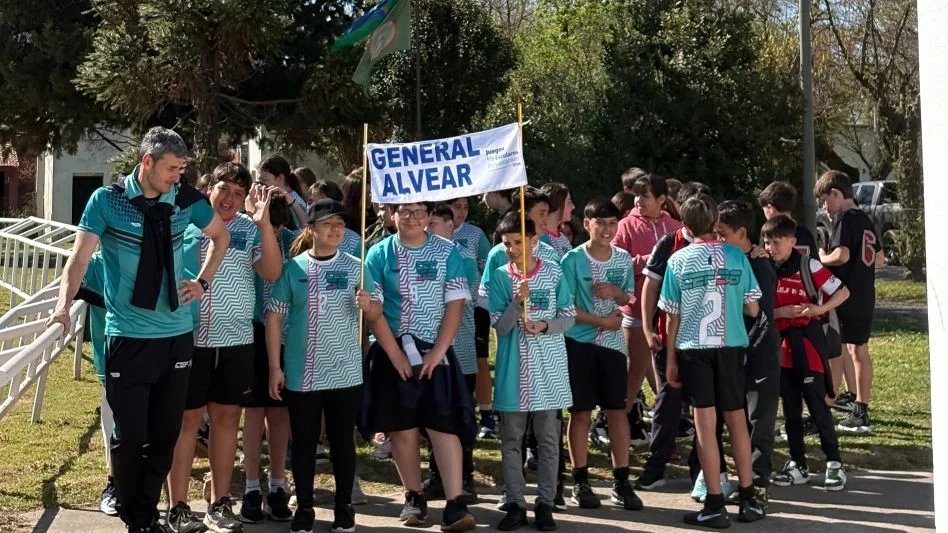 Delegación de estudiantes de General Alvear en los Juegos Escolares Bonaerenses.